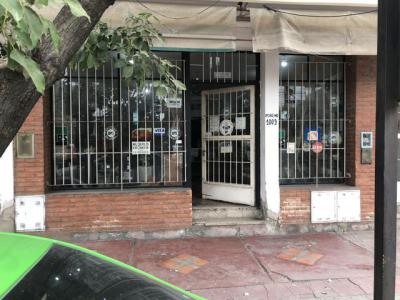 Oficinas y Locales Alquiler ALQUILO LOCAL COMERCIAL VIDRIADO MORENO Y RIOJA